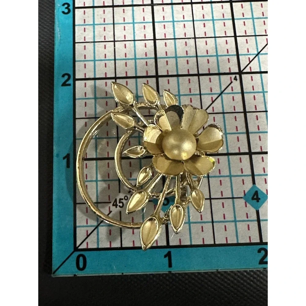 Vintage Coro Brooch Earring Clip On Set Gold Tone Flowers Leaf